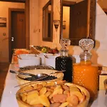 Отель Milat Cave